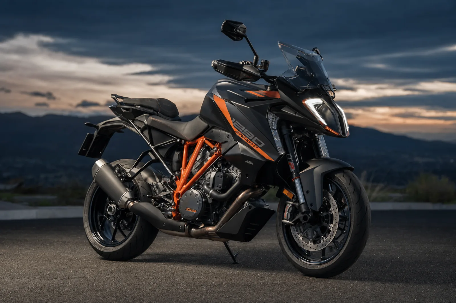 KTM 1290 Super Duke GT – motocykl do wynajęcia w Poznaniu